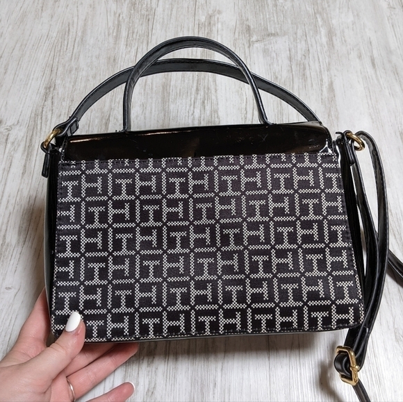 Beautiful Tommy Hilfiger Black and White Patent Faux Leather Foldover‎ Satchel - Picture 4 of 7